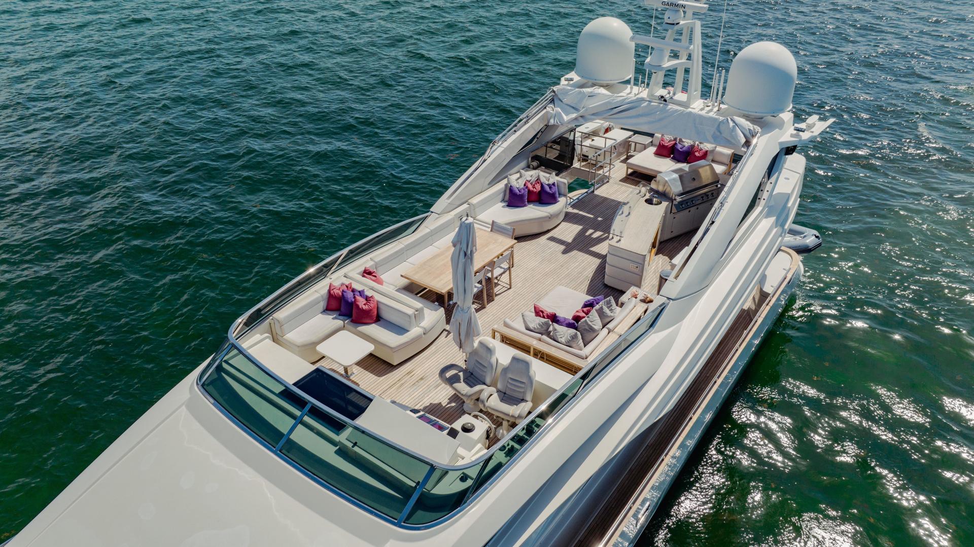 Flybridge con parrilla & bar